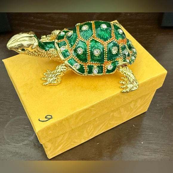 Elegant Green and Gold Turtle Figurine Tchotchke Jewelry Holder